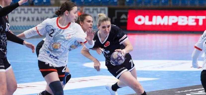 В стартовом матче понедельника в женском чемпионате России "Астраханочка" разгромила "Уфу-Алису"