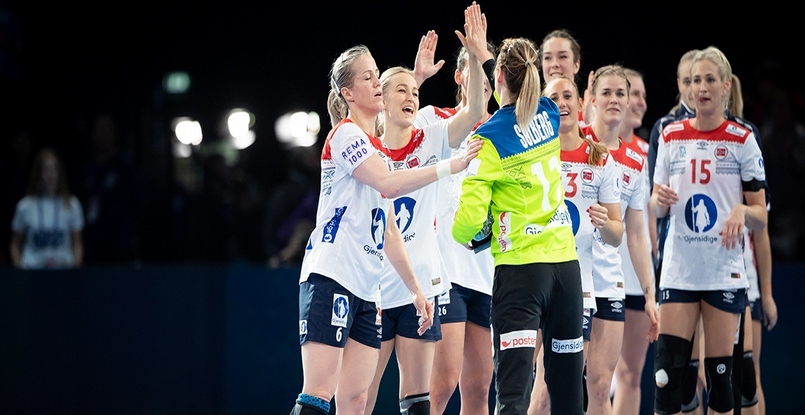 ЧЕ-2018. Вратарь сборной Норвегии Силье Сольберг совершила два классных спасения в матче со шведками (ВИДЕО)