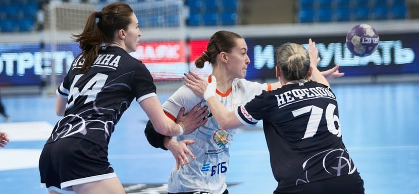 В женском чемпионате России сегодня состоятся два матча: "Астраханочка" гостит в Уфе, "Динамо-Синара" принимает АГУ-"Адыиф"