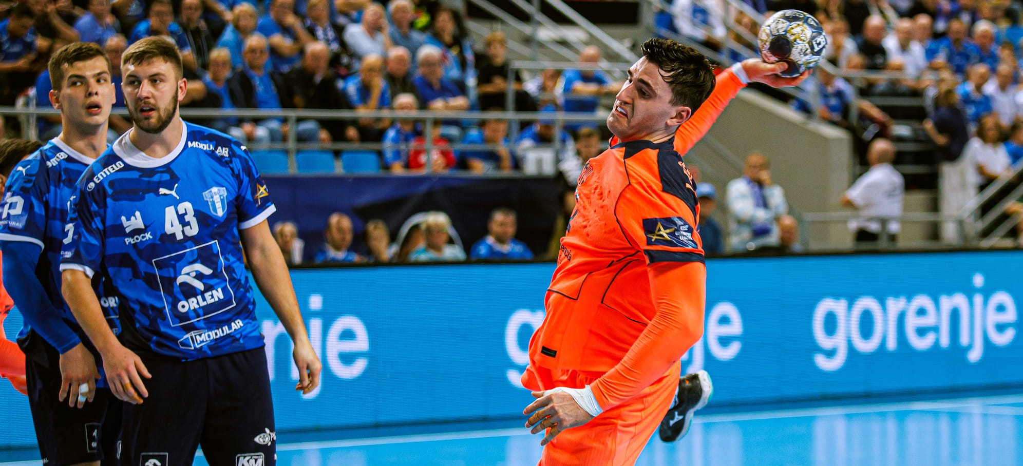 "ПСЖ" опозорился в Лиге чемпионов, а "Барса" сыграла в Польше в стиле футбольных бразильцев