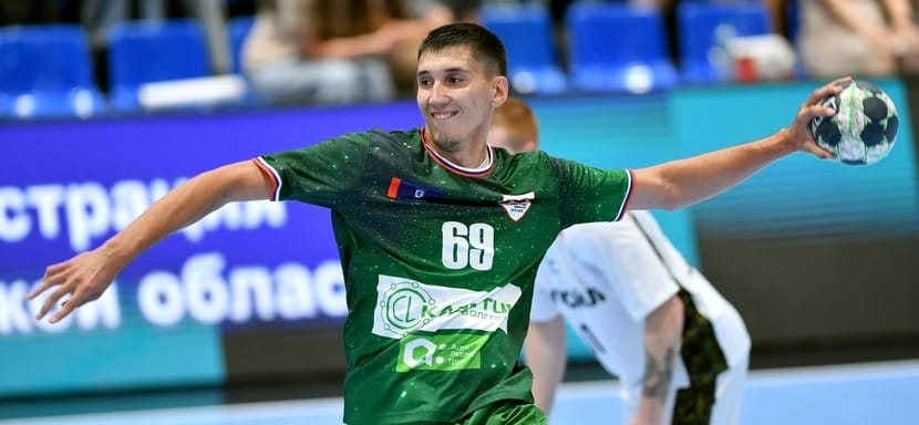 СГАУ-"Саратов" выиграл первый тайм у "Каустика", но проиграл матч волгоградскому клубу с разницей в один мяч