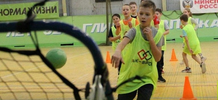 Россия. Представители астраханского "Динамо" провели мастер-класс в одной из школ области