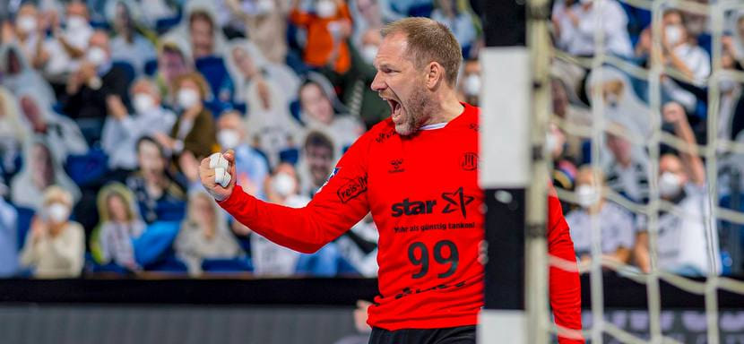 Бундеслига. Маттиас Андерссон 19 лет спустя вернулся в ворота “Киля”. Его сэйвы помогли "зебрам" одолеть “Ганновер”