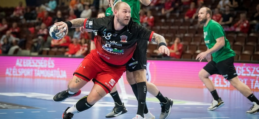 Лига чемпионов. Шведский линейный "Веспрема" Андреас Нильссон — автор лучшего гола в первых матчах 1/8 финала (ВИДЕО)