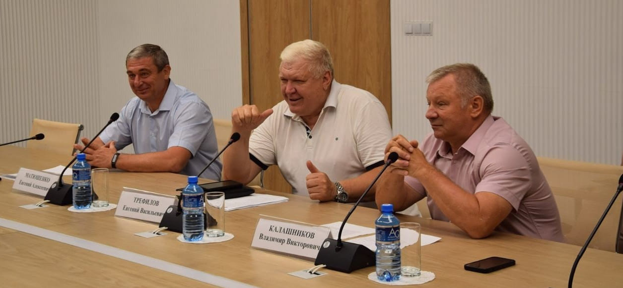 В Краснодаре подписали соглашение о развитии пляжного гандбола. Договор заключили группа компаний "ИНСИТИ" и спортивный клуб "Екатеринодар"