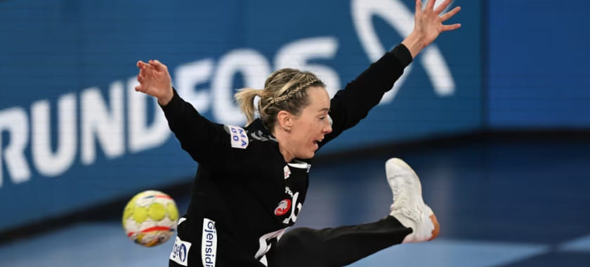 ЧМ-2023. Полусредняя сборной Норвегии Хенню Рейстад пропустит встречу с Анголой из-за травмы икроножной мышцы, Катрин Лунде тренируется в общей группе