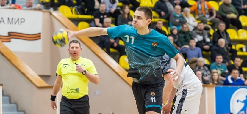 Левый полусредний снежинского "Динамо-Сунгуля" Александр Коваленко продолжит защищать цвета команды из Челябинской области