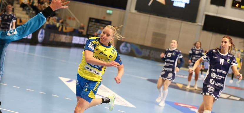 Левая крайняя сборной Чехии и норвежского "Сторхамара" Вероника Мала стала автором лучшего гола в седьмом туре ЛЧ (ВИДЕО)