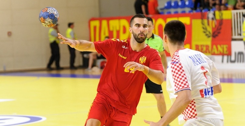 ЧЕ-2020. Новичок "Загреба" Милош Божович поможет сборной Черногории в матче с сербами