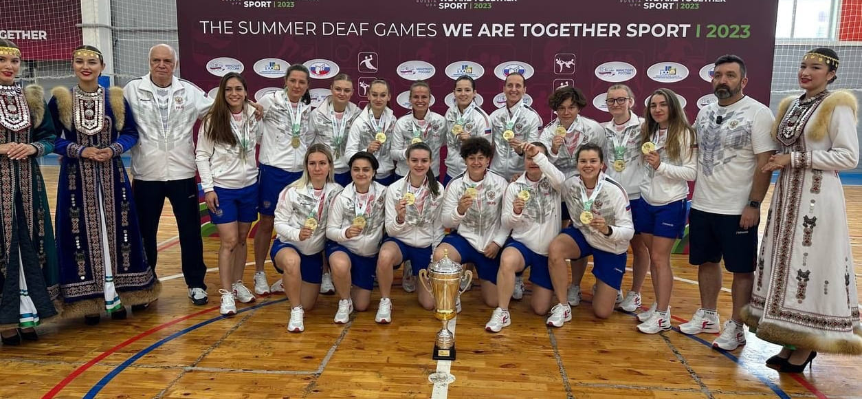 Максим Зюзин: "Тренеры говорят, мол, мы и до слышащих докричаться не можем. Как тебе-то удаётся?"