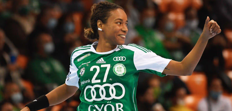 Венгрия. Капитан женской сборной Франции Эстель Нзе-Минко продлила контракт с венгерским "Дьёром"