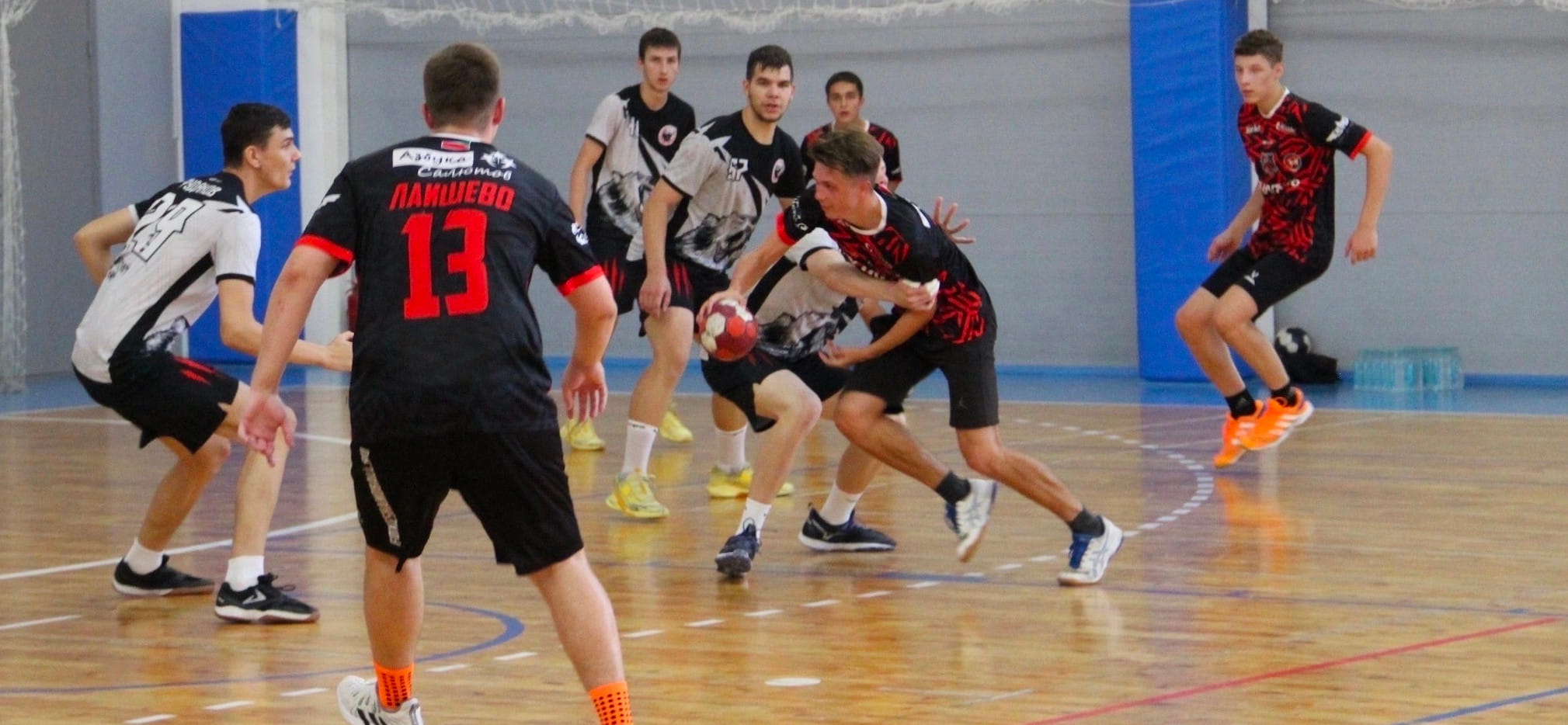 Первая лига. "Наши игроки интересны большим клубам!" "Лаишевские лисы" как образцовый питомник