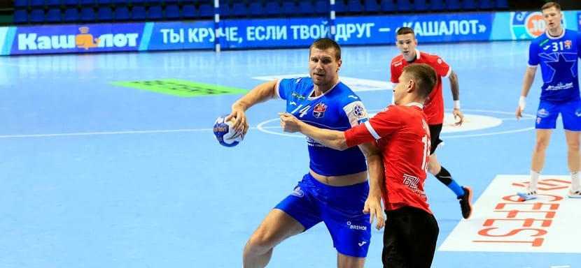 Беларусь. Левый крайний сборной страны Андрей Юринок провёл трёхсотый матч за БГК