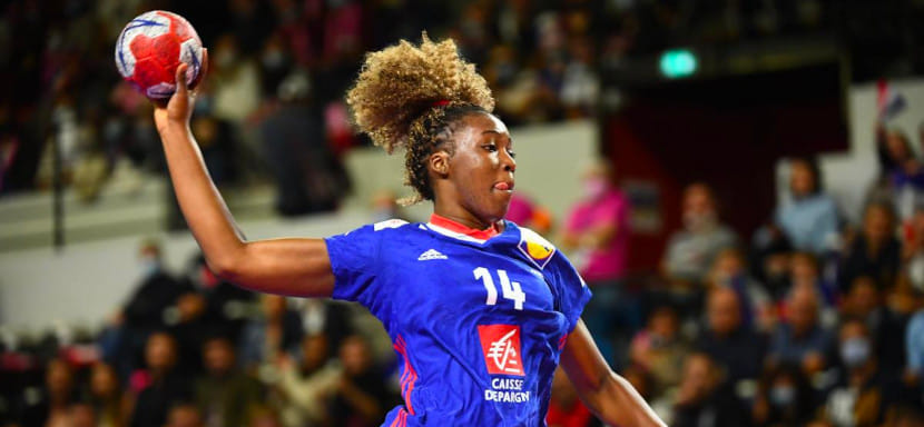 Франция. Травма Аджи Уаттара, полученная во встрече со сборной Украины, оказалась серьезной. У линейной разрыв крестообразных связок