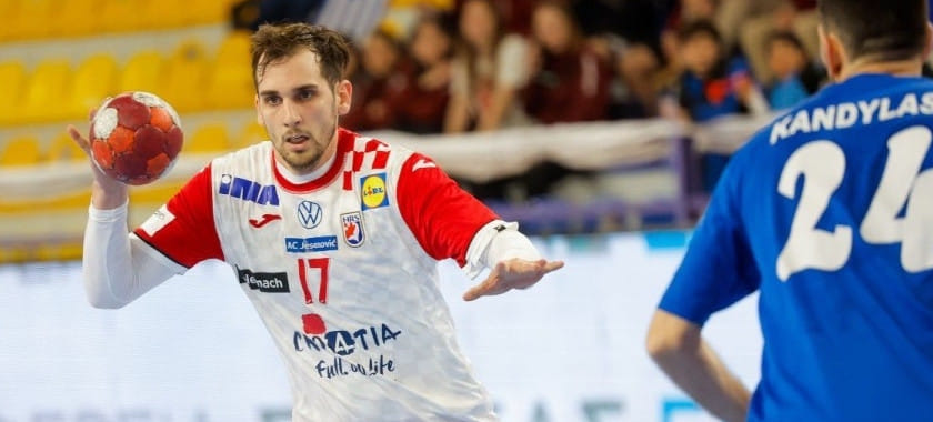 Одноклубник Дмитрия Житникова по "Татабанье" Йосип Шарац проходит курс химиотерапии. По сообщениям СМИ, у него диагностирован лейкоз