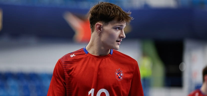 Правый крайний ЦСКА Иван Ерканов — лучший гандболист августа-сентября в мужской Суперлиге по версии портала "Быстрый центр"