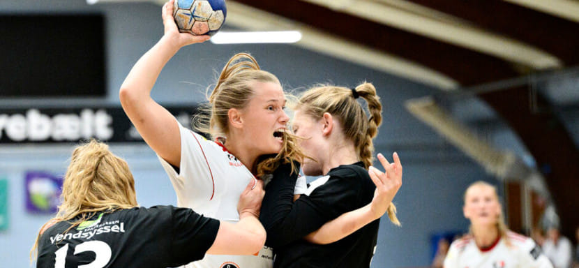 Дания. Президент Федерации гандбола Дании Пер Бертельсен предложил сократить число команд в элитной женской лиге. Топ-клубы — за