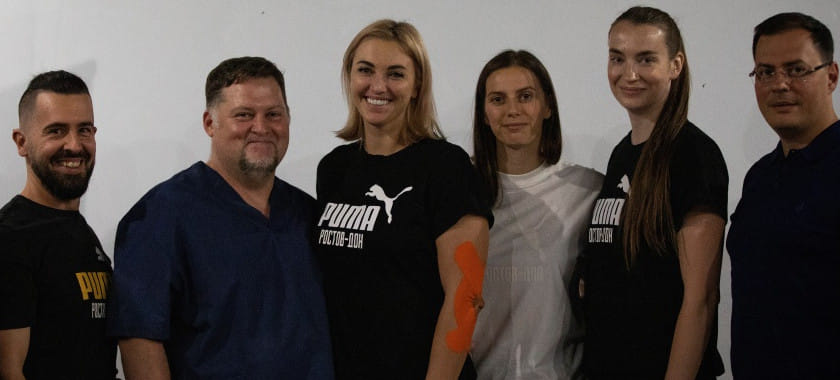 Анна Сень, Ксения Макеева, Валерия Ганичева и Юлия Грацкевич посетили семинар специалистов РостГМУ по кинезиотейпированию