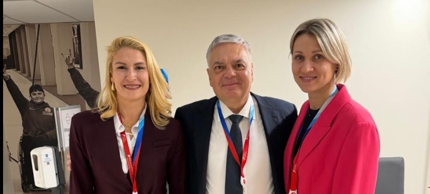 Сергей Шишкарёв на форуме "Россия — спортивная держава" встретился с олимпийскими чемпионками Владленой Бобровниковой и Ириной Близновой