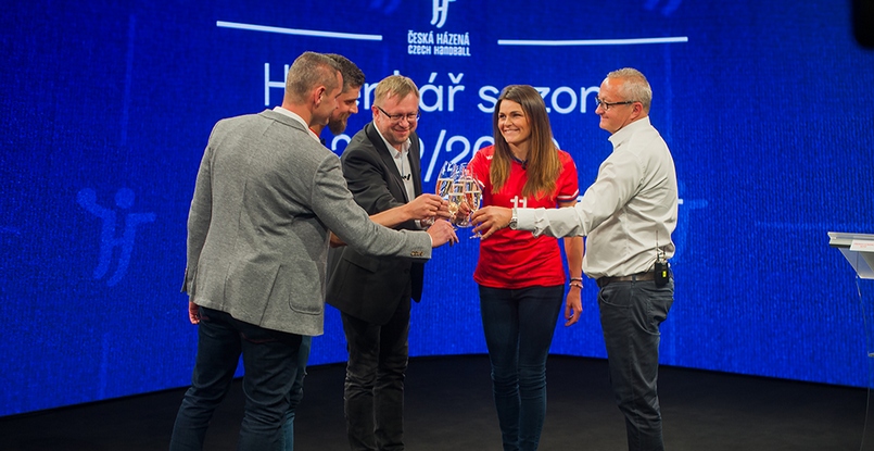 Вратарь польского "Гурника" Мартин Галя и полусредняя венгерского "Эрда" Маркета Ержабкова признаны лучшими игроками сезона в Чехии