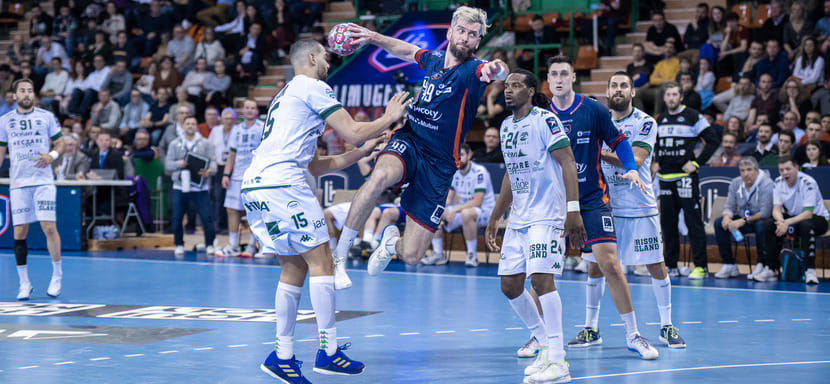 Франция. Левый полусредний сборной Бразилии и "Лиможа" Рауль Нантес выбыл на длительный срок из-за травмы колена