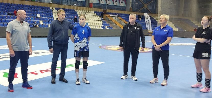 В вечерней тренировке тольяттинской "Лады" приняла участие юная воспитанница СШОР №10 "Олимп" (ВИДЕО)