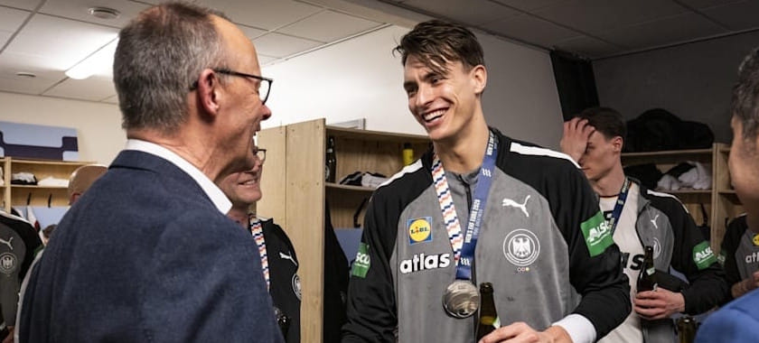 Юри Кнорр о спустившимся в раздевалку сборной Германии канцлере Фридрихе Мерце: "Он сказал, что следил за происходящем в последние недели"