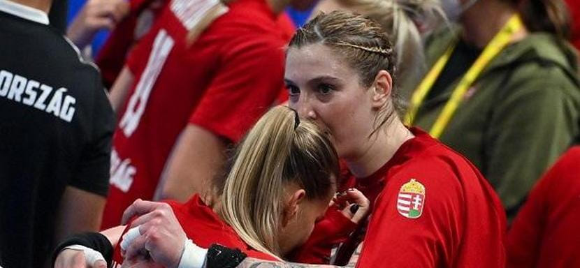 ЧМ-2021. Правая полусредняя сборной Венгрии и "Ференцвароша" Катрин Клуйбер получила травму в поединке с командой Германии