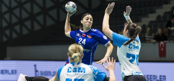 В "финал четырёх" девичьего (U-17) клубного Кубка ЕГФ вышли три венгерские команды и "Бухарест"