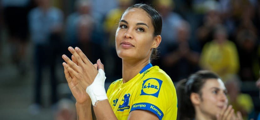 Франция. 26-летняя левая полусредняя Джаз Шамбертен продлила контракт с "Мецем"