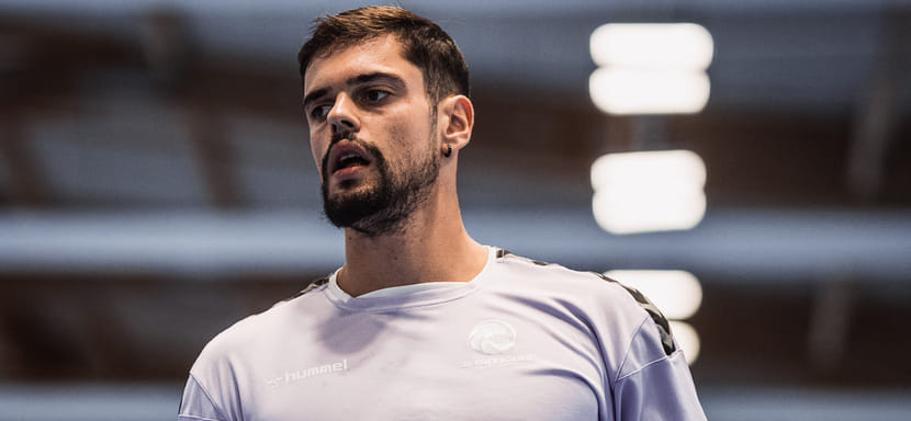 26-летний испанский полусредний Рубен Рио, возобновивший карьеру, стал игроком французского "Шербура" (Д2)