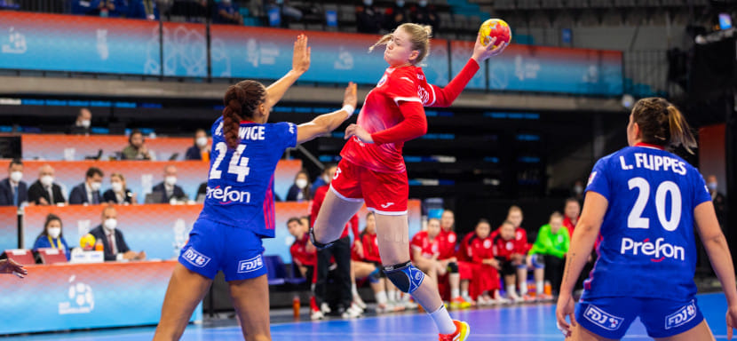 Handbollskanalen: в последние годы мужские и женские сборные стали делать меньше дальних бросков. Увеличилось число атак с 6 метров