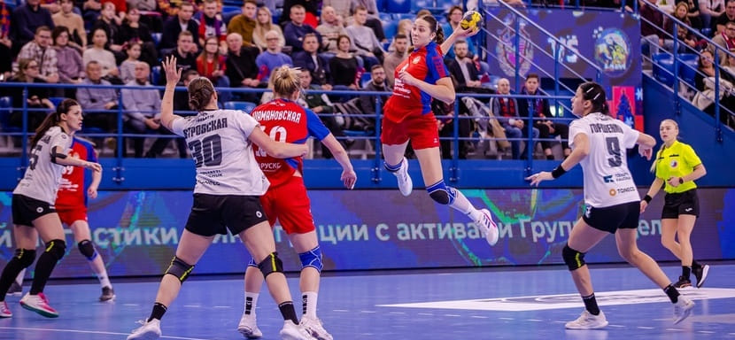 Игровой день в женском чемпионате России завершён: ЦСКА в Москве с перевесом в семь мячей обыграл тольяттинскую "Ладу"