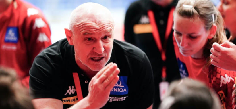 Главный тренер сборной Австрии Херберт Мюллер: "Нина Найдхарт может стать лучше Генсхаймера. Но она уедет в Вену для продолжения образования"