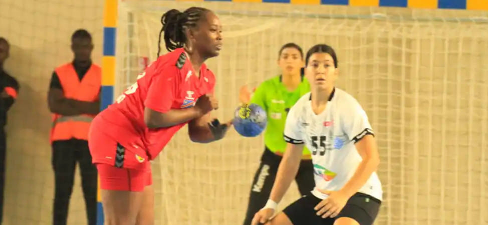 На женском чемпионате Африки позади встречи предпоследнего тура группового этапа. Все фавориты в воскресенье одержали победы