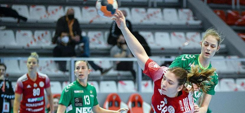 Венгрия. Разыгрывающая национальной сборной Петра Вамош продлила контракт с "Дебреценом" белоруски Карины Ежиковой