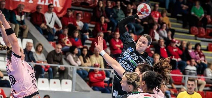 Левая полусредняя сборной Австрии Инес Иванчок-Шолтич сменила "Сомбатхей" на "Дебрецен"