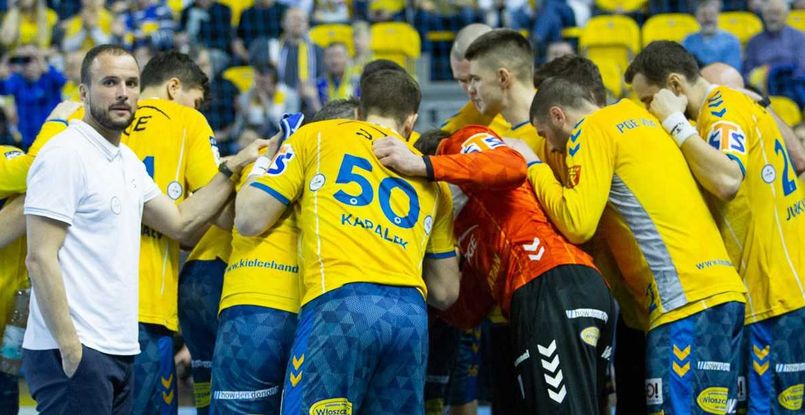 Правый крайний "Виве" Аркадиуш Морыто: "Значительно больнее было узнать об отмене квалификации к чемпионату мира"