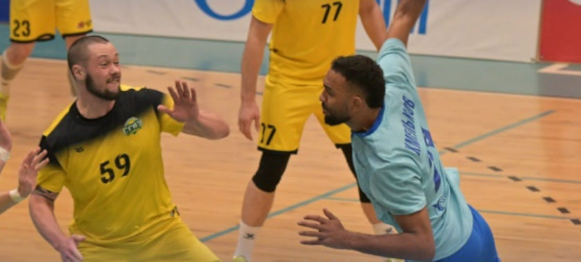 Петербургский "Зенит" на своей площадке одержал победу в первом матче 1/4 финала Кубка России над СГАУ-"Саратовом"