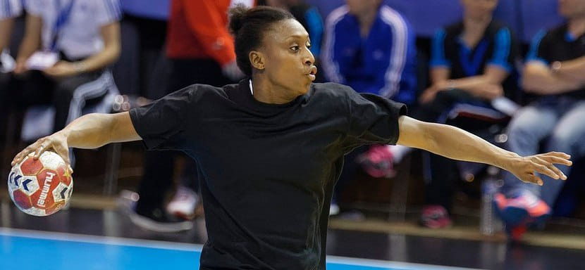 35-летняя левая крайняя "Бухареста" экс-ростовчанка Сираба Дембеле приняла решение завершить карьеру в сборной Франции