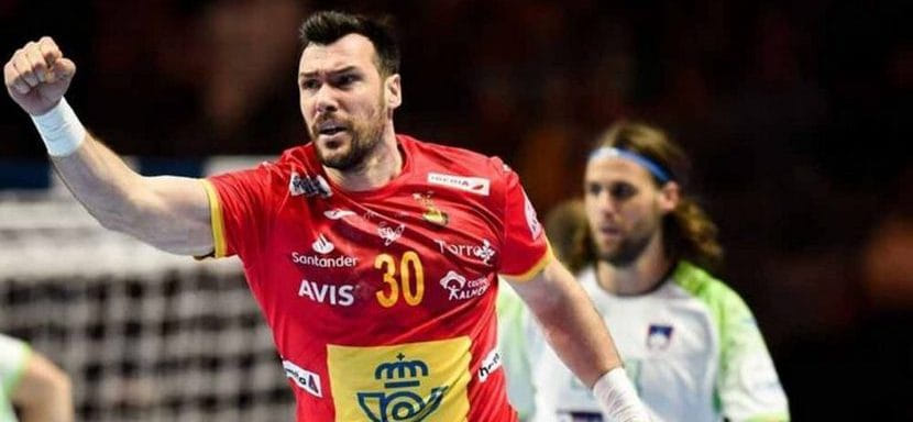 Испания. Контракт 39-летнего линейного Хедеона Гвардиолы с "Навой" рассчитан на полтора года