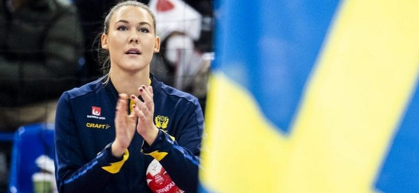 Дания. Левая полусредняя сборной Швеции Микаэлла Мэссинг рассталась с "Копенгагеном"