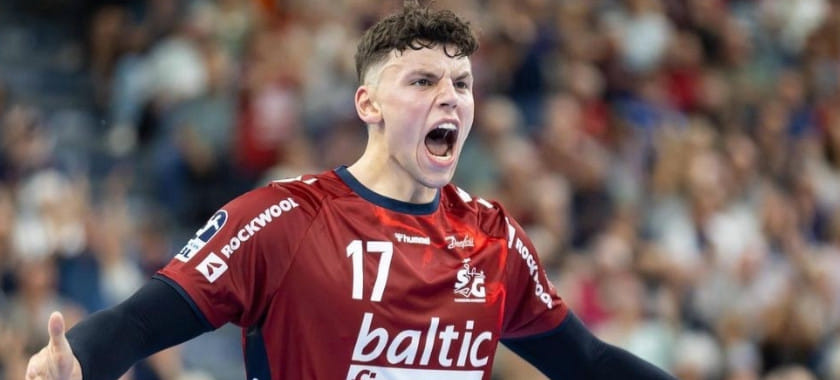 Фильм ужасов Крикау. Пока "лисы" привыкают к новому тренеру, конкуренты по бундеслиге убегают вперёд