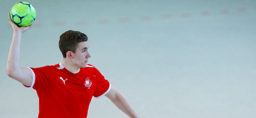 21-летний полусредний "Ганновера" Файт Меферс не сможет дебютировать за сборную Германии из-за подозрительного результата теста на коронавирус