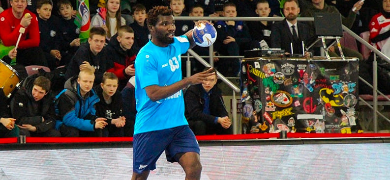 Olimpbet Суперлига. Ани Обинна: "Из полусредних нравятся Алекс и Даниэль Дуйшебаевы. Смотрю и учусь"