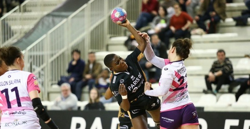 Франция. "Мец" объявил о подписании контракта с правой крайней "Пари-92" Мелвин Деба