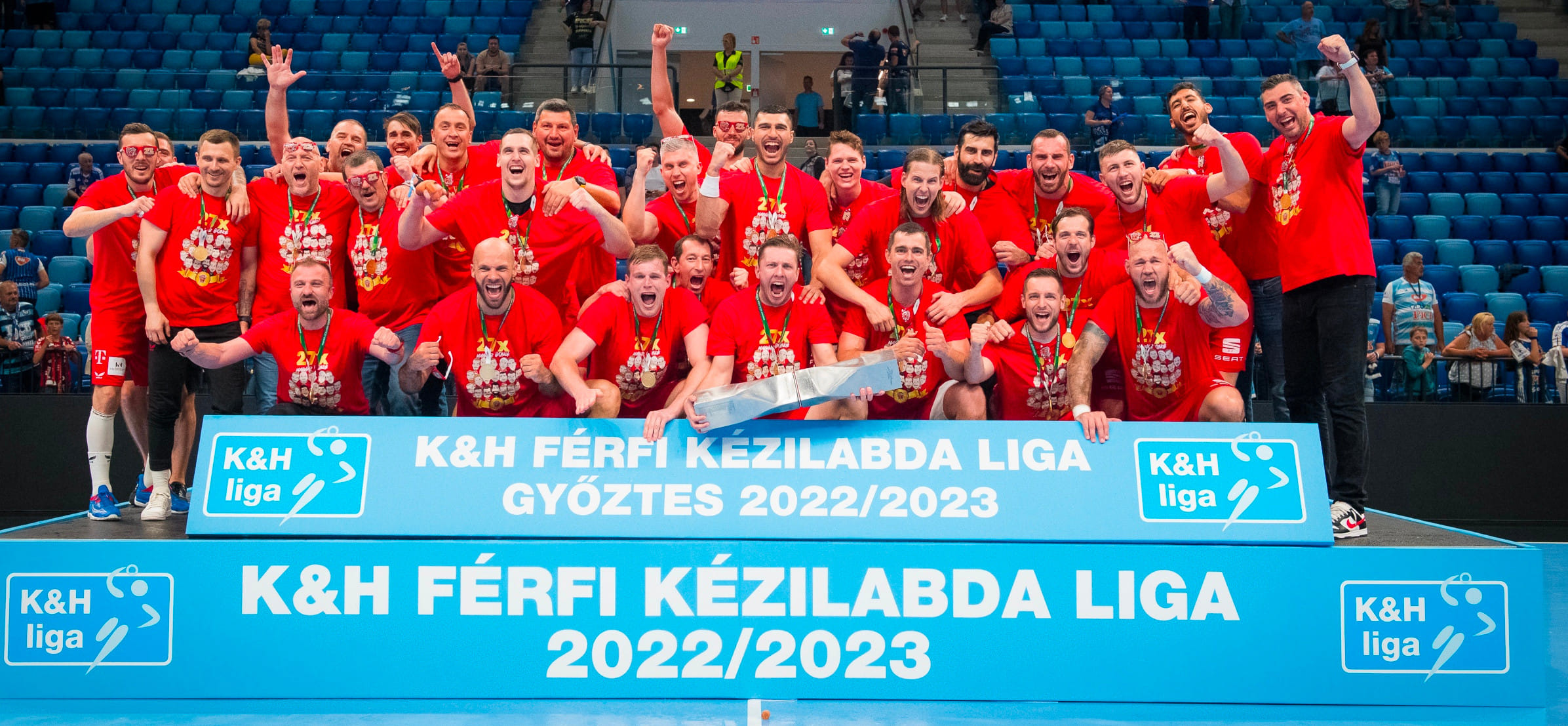 Чемпионат Венгрии. Нашлись крайние! Залп Никиты Вайлупова обеспечил "Веспрему" уже 27-е золото