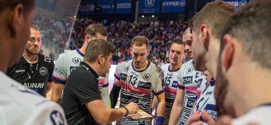 Франция. В единственном матче вторника "Ренн", идущий на четвёртом месте, дома уверенно обыграл "Кретей"