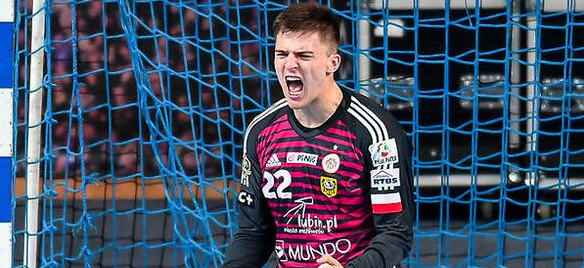 Польша. Голкипер Якуб Скшиняж подписал с "Гурником" контракт на три года