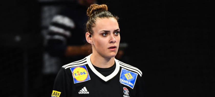 Венгрия. "Дьёр" объявил о расставании с линейной Криней Пинтей и голкипером Лорой Глозе. Сообщалось об интересе к ним "Бухареста"